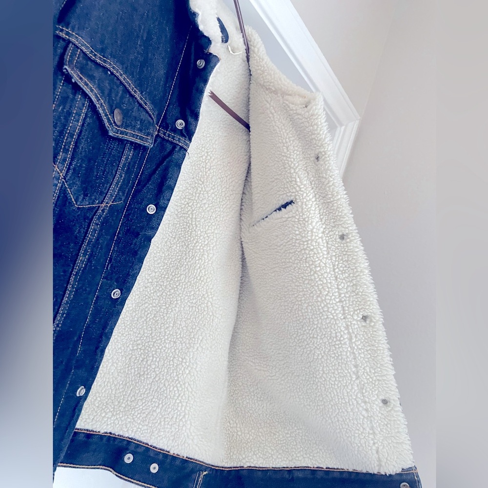 10/10 Condition - Picture 3 of 4